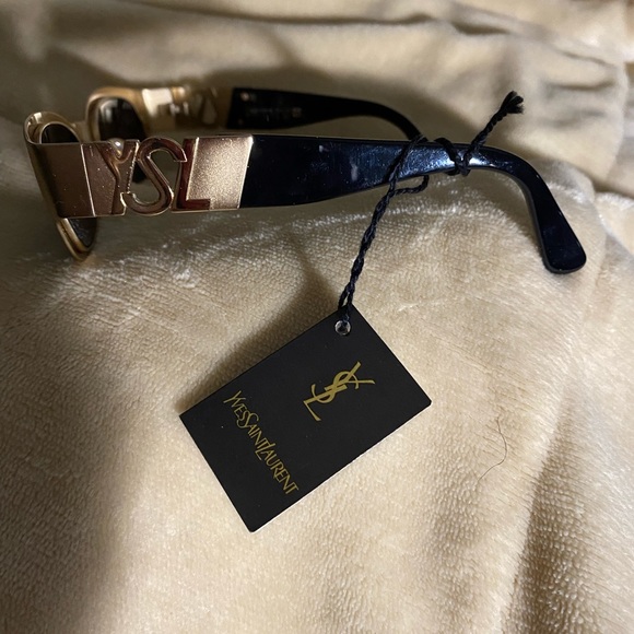BRAND NEW, NEVER WORN!! YSL Sunglasse too small tag came off s - Picture 3 of 6
